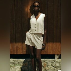 Zara linen blend shorts. Ecru size small.